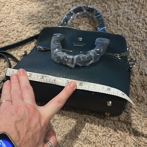 Crossbody - Picture 7 of 9